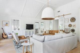 Cast Away by AvantStay Stunning Modern Home Near Beach w Two Kitchens - Isle of Palms - 5