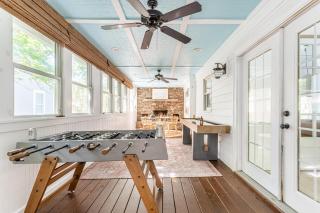 Cast Away by AvantStay Stunning Modern Home Near Beach w Two Kitchens - Isle of Palms - 3