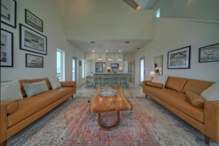 Seas The Bay by AvantStay In-Town Private Pool - Port Aransas - 2