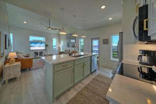 Seas The Bay by AvantStay In-Town Private Pool - Port Aransas - 1