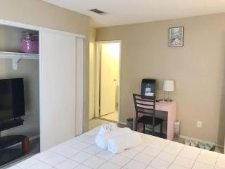 Independent bedroom with private bathroom#2 - Las Vegas - 3