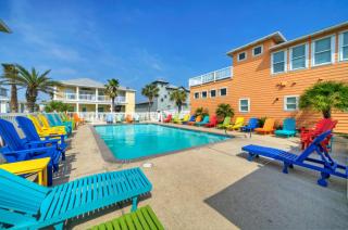 Pool Near the Beach Deck Golf Cart Zone Latitude Adjustment by AvantStay - Port Aransas - 7