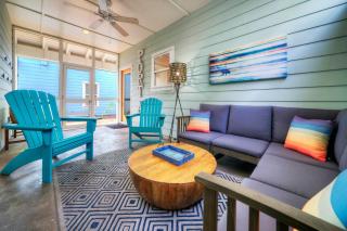 Pool Near the Beach Deck Golf Cart Zone Latitude Adjustment by AvantStay - Port Aransas - 9
