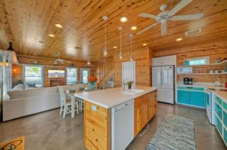 Pool Near the Beach Deck Golf Cart Zone Latitude Adjustment by AvantStay - Port Aransas - 4