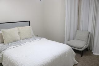 Luxury Stay Near IAH 3BD 2Bath Office with Amenities - 3
