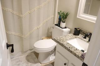 Luxury Stay Near IAH 3BD 2Bath Office with Amenities - 1