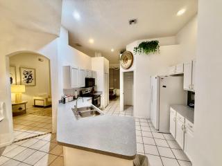 Grand Deluxe 4BR Sunset Pool Home near Disney - Davenport - 7