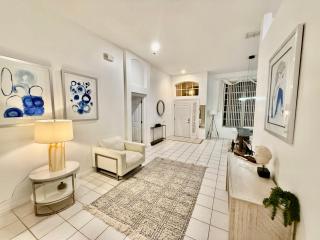 Grand Deluxe 4BR Sunset Pool Home near Disney - Davenport - 3