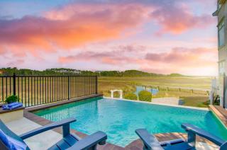 Coastal Marsh by AvantStay Infinity Pool Hot Tub View Pool Table Ping Pong - Hilton Head Island - 0