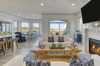 Coastal Marsh by AvantStay Infinity Pool Hot Tub View Pool Table Ping Pong - Hilton Head Island - 3