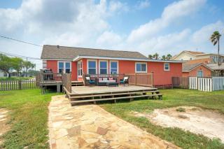 Waterfront Retreat w Private Boat Dock Patio Views Shore Thing by AvantStay - Corpus Christi - 5