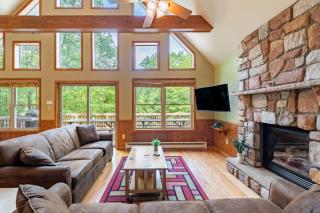 Coyote Cabin by AvantStay Hot Tub Walk to Lake - Lake Harmony - 9