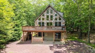 Coyote Cabin by AvantStay Hot Tub Walk to Lake - Lake Harmony - 0