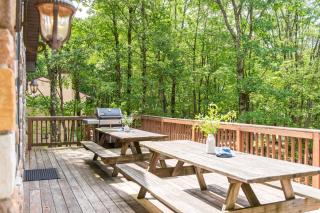 Coyote Cabin by AvantStay Hot Tub Walk to Lake - Lake Harmony - 6