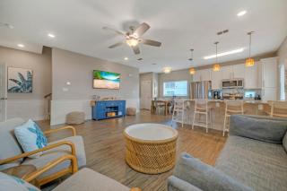 Saltwater Pool Rooftop Deck w View Near Beach The Blue Crab by AvantStay - 2