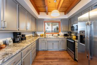 Indigo Owl by AvantStay Cabin w Firepit Minutes to Lake Slopes - Homewood - 7