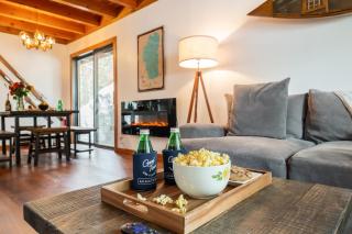 Indigo Owl by AvantStay Cabin w Firepit Minutes to Lake Slopes - Homewood - 1