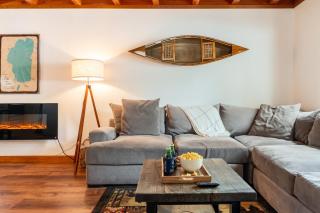 Indigo Owl by AvantStay Cabin w Firepit Minutes to Lake Slopes - Homewood - 2