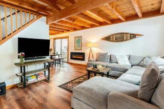 Indigo Owl by AvantStay Cabin w Firepit Minutes to Lake Slopes - Homewood - 4