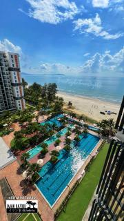 Sea View & Pool View & WiFi & Netflix at Iman Kazoku TimurBay Ville Studio 2BDR - Kuantan - 0