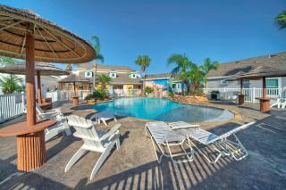 16 Palms by AvantStay Luxury Getaway Backyard Oasis Pool Playscape Access - Port Aransas - 9