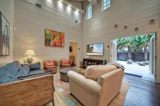 16 Palms by AvantStay Luxury Getaway Backyard Oasis Pool Playscape Access - Port Aransas - 4