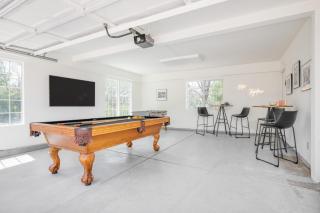 The Riesling Retreat by AvantStay Estate w Pool HotTub Putting Green Pickle Ball Court - Sage - 5