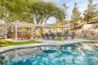 The Riesling Retreat by AvantStay Estate w Pool HotTub Putting Green Pickle Ball Court - Sage - 3