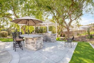 The Riesling Retreat by AvantStay Estate w Pool HotTub Putting Green Pickle Ball Court - Sage - 4