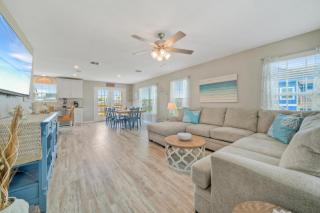 Private Pool Free Golf Cart 3 Blocks to Town Tequila Tides by AvantStay - Port Aransas - 6