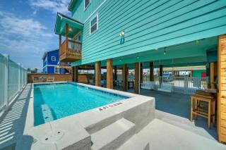 Private Pool Free Golf Cart 3 Blocks to Town Tequila Tides by AvantStay - Port Aransas - 1