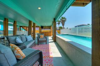 Private Pool Free Golf Cart 3 Blocks to Town Tequila Tides by AvantStay - Port Aransas - 0