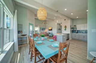 Private Pool Patio Walk to Beach Outdoor Oasis Wave On Wave by AvantStay - Port Aransas - 2