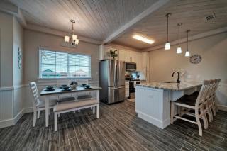 Pool Rooftop w Island Views Blocks to Beach Seas Your Dreams by AvantStay - Port Aransas - 3