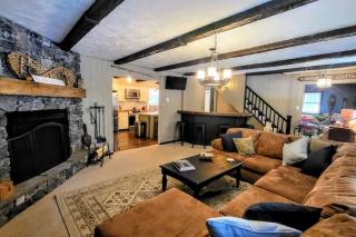 Double Diamond Lodge by AvantStay Group Escape w Firepit Patio Activities - Lake Harmony - 4