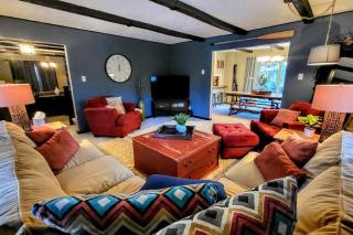 Double Diamond Lodge by AvantStay Group Escape w Firepit Patio Activities - Lake Harmony - 6