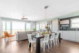 High Tide By AvantStay Incredible Beach Front Home w Pool - Isle of Palms - 3