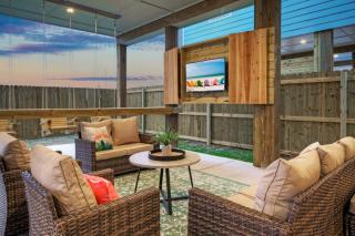 Swinging Easy by Avantstay Private Pool Firepit Balcony - Port Aransas - 9