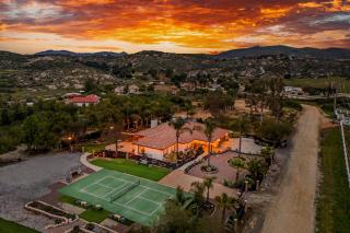 Breathtaking Meadows by AvantStay Temecula Group Retreat Pool Pickleball Firepit Hot Tub - Temecula - 0