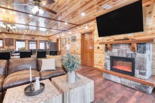 Boon by AvantStay 40-Guest Luxe Smokies Retreat - 1
