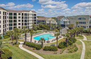 402 Summerhouse by AvantStay Beachfront Condo w Community Pool Access - 7