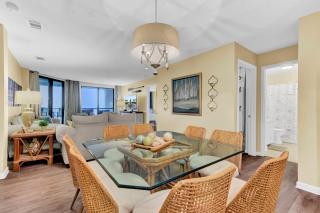 402 Summerhouse by AvantStay Beachfront Condo w Community Pool Access - Isle of Palms - 2
