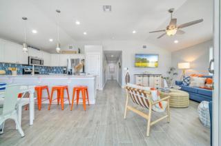 Priv Pool Covered Patio Lounge w Bar Sunset Views Green Gecko by AvantStay - Port Aransas - 1