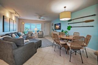Beachfront Retreat w 2 Pools Tennis Boardwalk Pura Vida by AvantStay - Port Aransas - 4