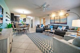 Beachfront Retreat w 2 Pools Tennis Boardwalk Pura Vida by AvantStay - Port Aransas - 3
