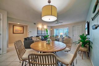 Beachfront Retreat w 2 Pools Tennis Boardwalk Pura Vida by AvantStay - Port Aransas - 2