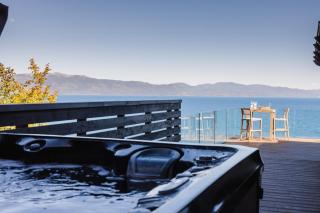 Lakeview by AvantStay Private Waterfront Cabin on Lake Tahoe w Hot Tub Views - Tahoe Vista - 3
