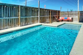 Private PoolPatio Arcade Game Walk to the Beach Ocean Devotion by AvantStay - 3