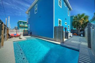 Private PoolPatio Arcade Game Walk to the Beach Ocean Devotion by AvantStay - Port Aransas - 0