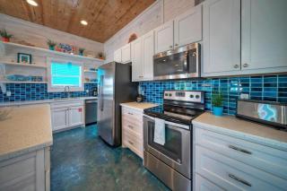 Private PoolPatio Arcade Game Walk to the Beach Ocean Devotion by AvantStay - Port Aransas - 3